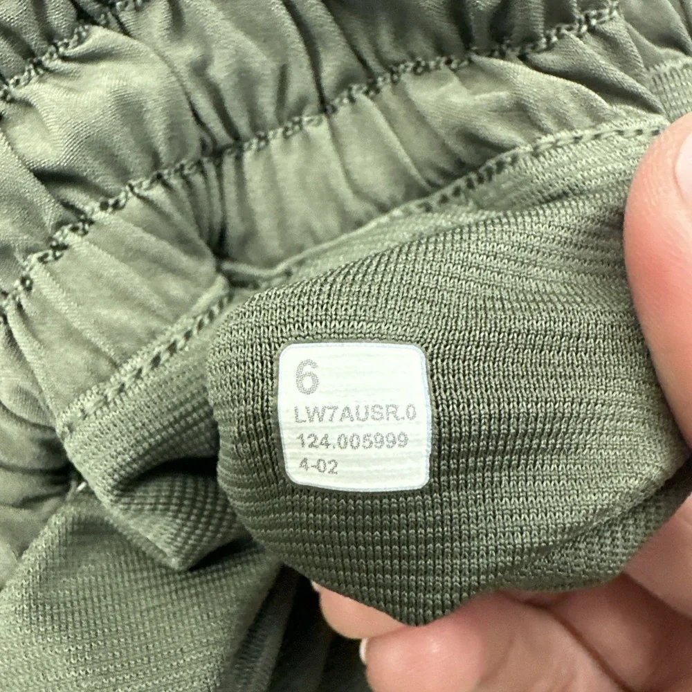 Lululemon Hotty Hot Shorts Low Rise 2.5